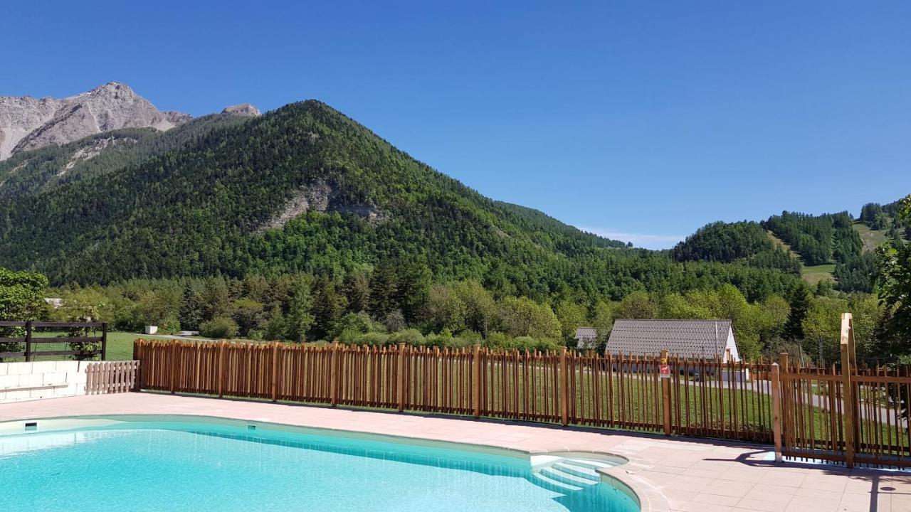 Camping Les Auches 昂塞勒 外观 照片