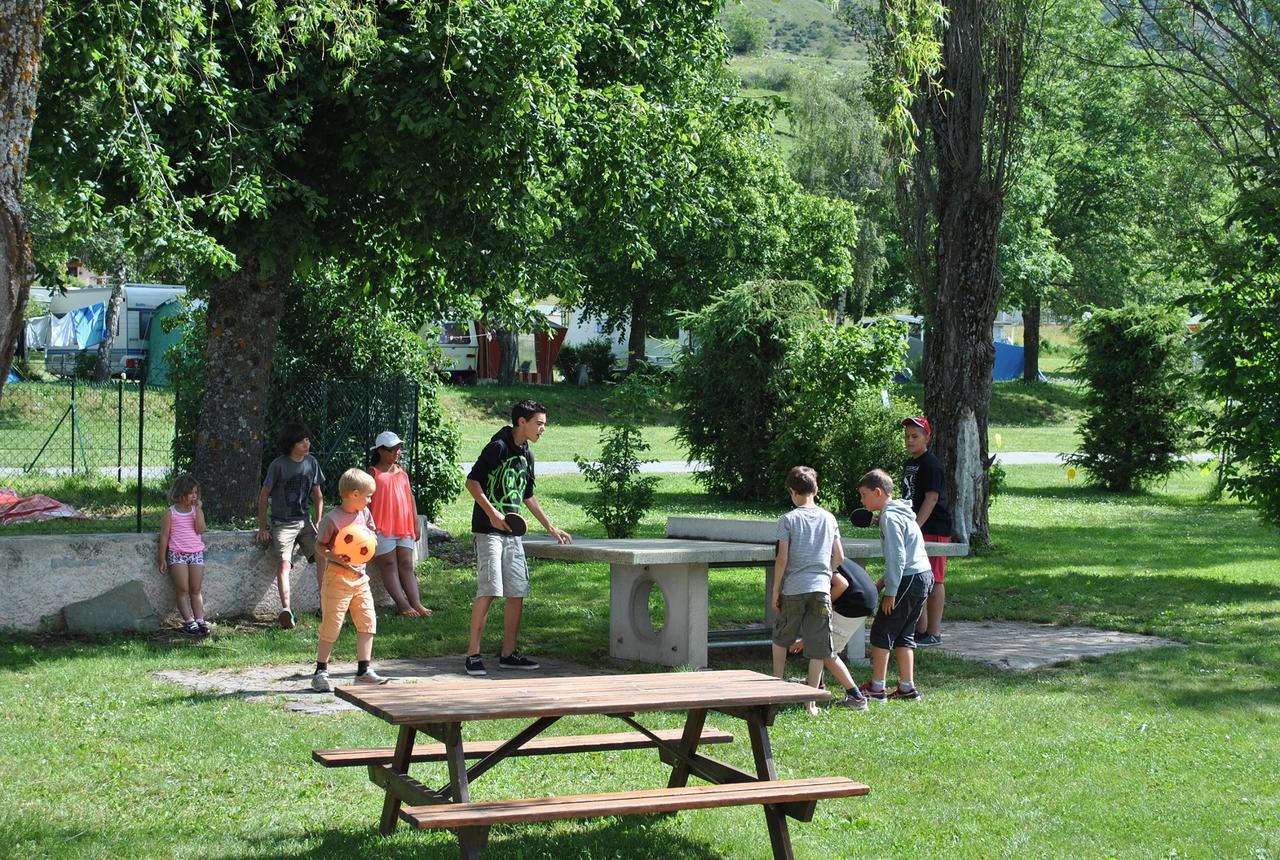 Camping Les Auches 昂塞勒 外观 照片