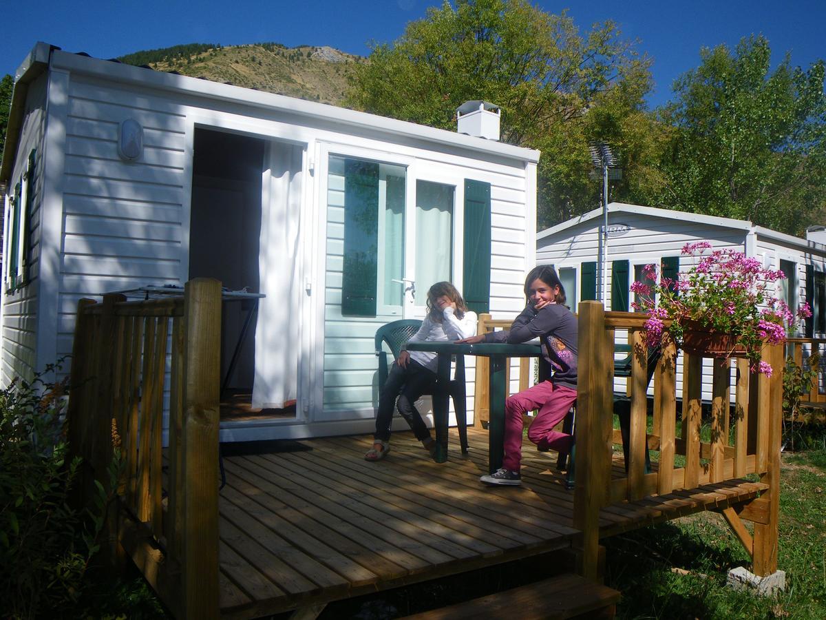Camping Les Auches 昂塞勒 外观 照片