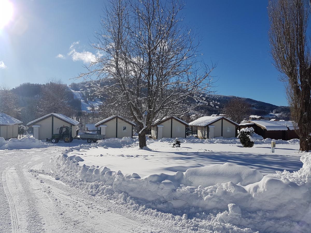 Camping Les Auches 昂塞勒 外观 照片